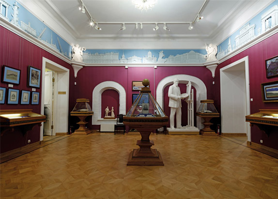 Петербургский зал до захвата Музея