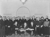 Церемония подписания Пакта Рериха в Овальном кабинете Белого Дома в присутствии президента США Ф.Рузвельта. Вашингтон, США. 15 апреля 1935 г.